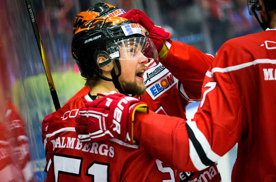 Örebros Gustav Franzén gör 1-0 och jublar