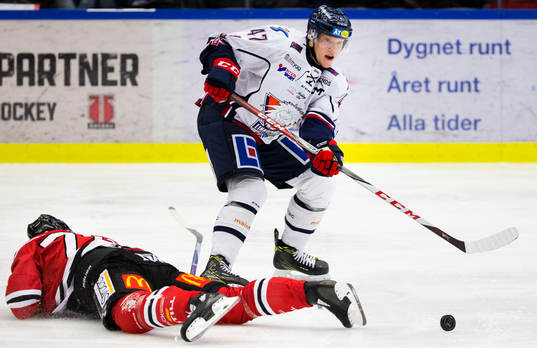 Linköpings Anton Karlsson och Örebros Jare Sallinen