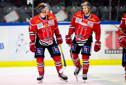 Örebros Tylor Spink gör 2-1 och jublar med sin