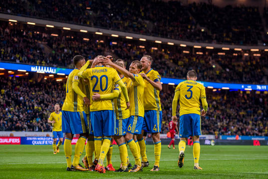 Sveriges Ola Toivonen jublar
