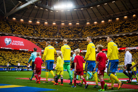 Sveriges Andreas Granqvist, målvakt Robin Olsen, Mikael