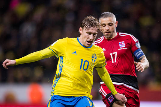 Sveriges Emil Forsberg och Luxemburgs Mario Mutsch