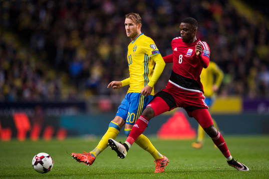 Sveriges Ola Toivonen och Luxemburgs Christopher Martins