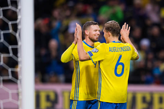 Sveriges Marcus Berg jublar med Ludwig Augustinsson