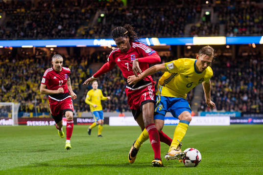 Luxemburgs Gerson Rodrigues och Sveriges Ludwig Augustinsson