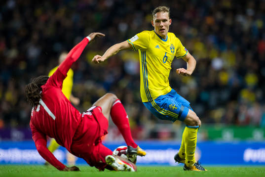 Luxemburgs Gerson Rodrigues och Sveriges Ludwig Augustinsson