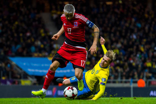 Sveriges Emil Forsberg och Luxemburgs Mario Mutsch