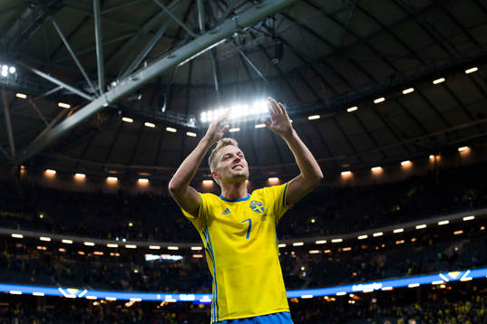 Sveriges Sebastian Larsson jublar