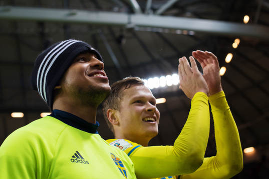 Sveriges Martin Olsson och Viktor Claesson jublar