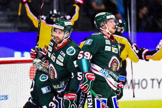 Frölundas Adam Almqvist och Simon Hjalmarsson deppar