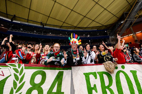Frölundas supportrar jublar