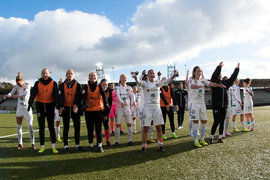 Rosengårds spelare jublar