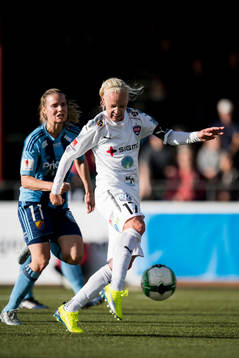 Rosengårds Caroline Seger skjuter in bollen bakom