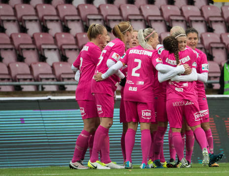 Eskilstunas Olivia Schough och hennes lagkompisar jublar
