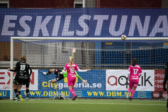 Eskilstunas Olivia Schough gör 2-1 målet