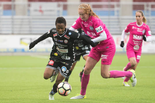 Kristianstads Ogonna Chukwudi och Eskilstunas Vaila Barsley