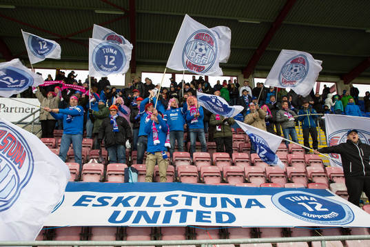 Eskilstuna supporters på läktaren