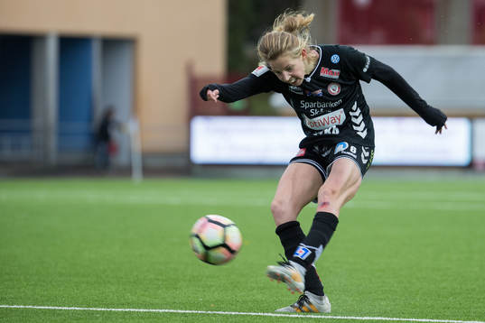 Kristianstads Amanda Edgren laddar mot mål