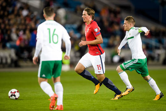 Sander Berge of Norway and Steven Davis of Northern Ireland