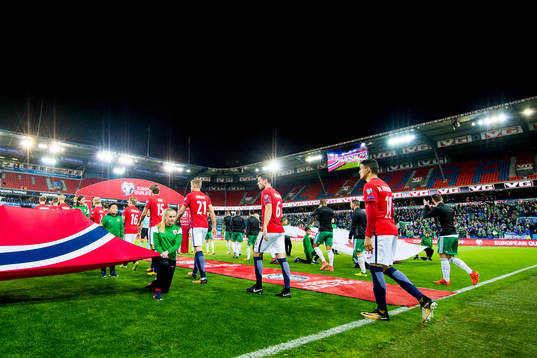 Håvard Nordtveit and Mohamed "Moi" Elyounoussi of Norway
