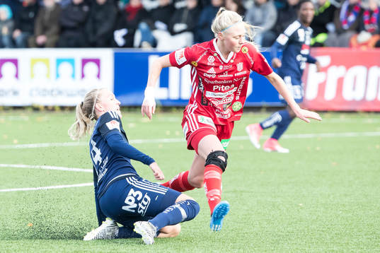 Kvarnsvedens Julia Roddar och Piteås Ronja Aronsson  i