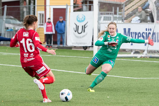 chans för ??? framför Kvarnsvedens Jenny Wahlen  i