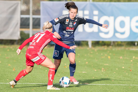 Kvarnsvedens Armina Kuc och Piteås Ronja Aronsson  i