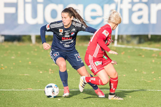 Kvarnsvedens Armina Kuc och Piteås Ronja Aronsson  i