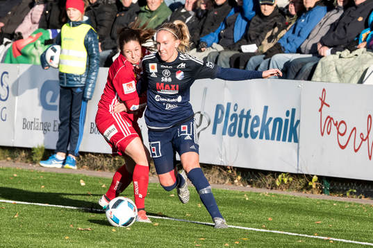 Piteås Felicia Karlsson jo kamp med Kvarnsvedens Julia