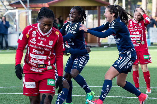 Kvarnsvedens Tabitha Chawinga jublar