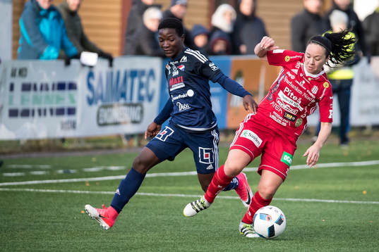 Kvarnsvedens Karin Winka och Piteås June Pedersen  i