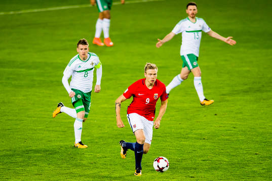 Steven Davis of Northern Ireland, Alexander Toft Søderlund