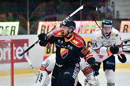 Djurgårdens Mikael Ahlén jublar
