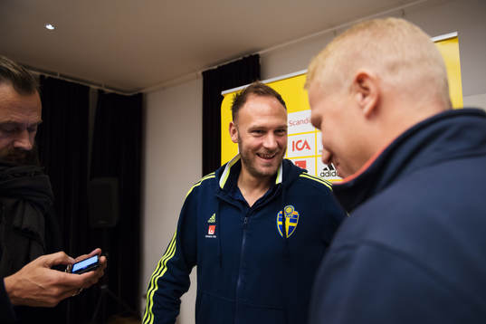 Andreas Granqvist skrattar