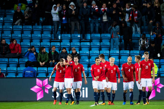 Players of Norway celebrate 1-0