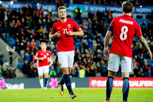 Alexander Sørloth and Stefan Johansen of Norway celebrate