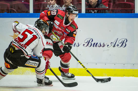 Malmö Redhawks Erik Forssell mot Örebros Gustav Franzén