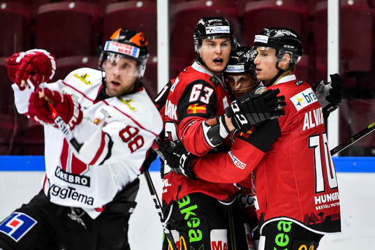 Malmö Redhawks Fredrik Händemark jublar med Robin Alvarez