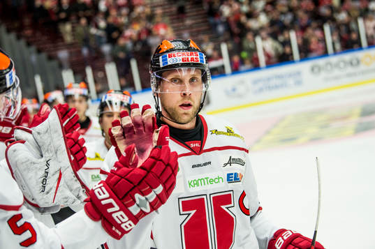 Örebros Viktor Ekbom jublar