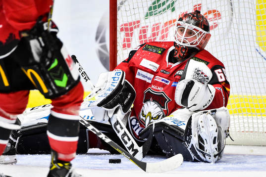 Malmö Redhawks målvakt Oscar Alsenfelt deppar