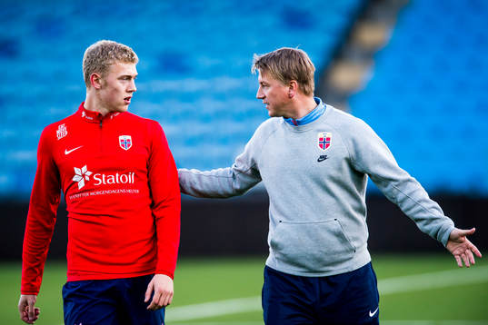 Henrik Bjørdal and Leif Gunnar Smerud, head coach of Norway