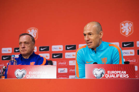 Förbundskapten Dick Advocaat och Arjen Robben