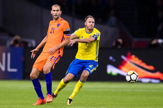 Hollands Bas Dost och Sveriges Andreas Granqvist