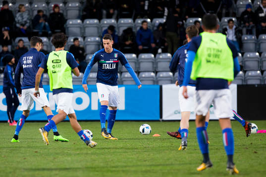 Italiens spelare värmer upp