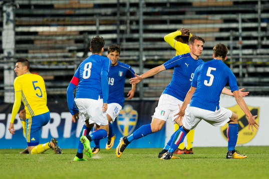 Italiens Andrea Pinamonti jublar