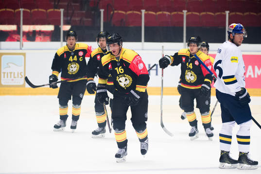Daniel Paille of Brynäs  celebrates