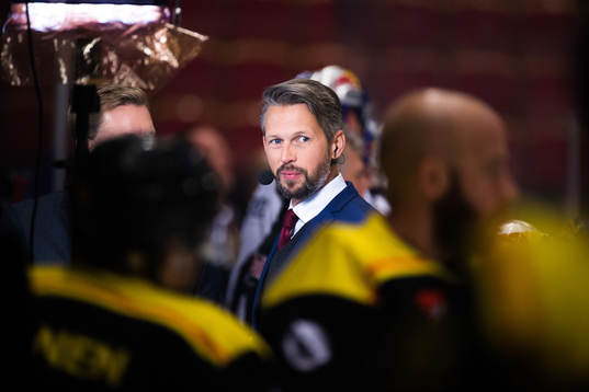 Former hockey player Rickard Wallin