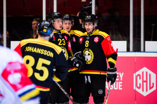 Aaron Palushaj of Brynäs celebrates