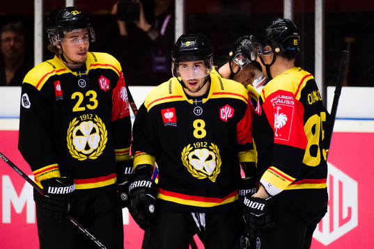 Aaron Palushaj of Brynäs celebrates