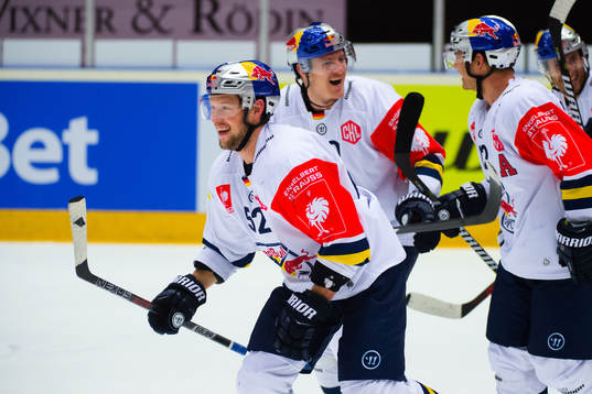 Patrick Hager of RB Munich celebrates the 2-3 goal